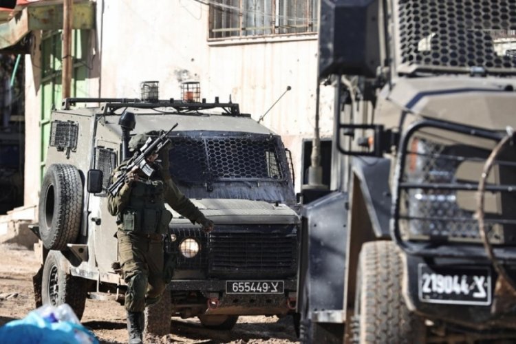 İsrail g&uuml;&ccedil;leri hastaneye baskın d&uuml;zenledi, 3 Filistinliyi &ouml;ld&uuml;rd&uuml;