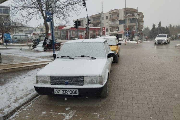 Antalya'da ge&ccedil;en yıla g&ouml;re 1 ay ge&ccedil; başlayan karın kalınlığı 10 santime ulaştı