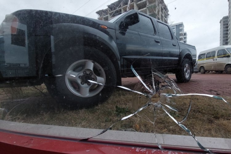 Samsun'da m&uuml;teahhit evinin &ouml;n&uuml;nde silahlı saldırıya uğradı