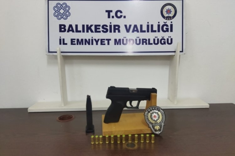 Balıkesir'de &ccedil;eşitli su&ccedil;lardan aranan 23 kişiyi yakalandı