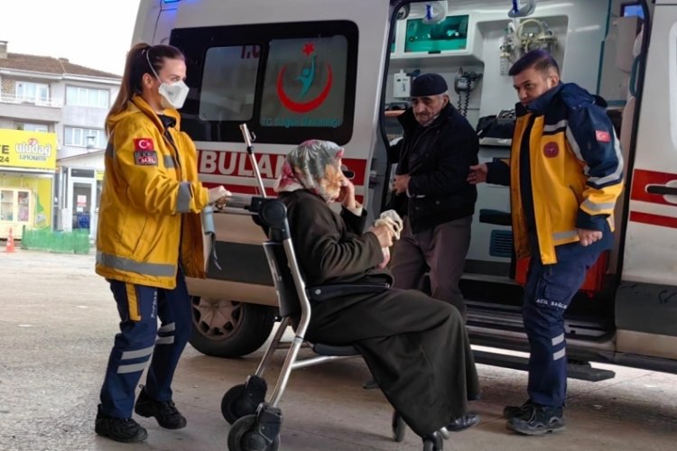 Bursa'da yaşlı &ccedil;ift, hayvanlar i&ccedil;in kullanılan kremi v&uuml;cutlarına s&uuml;r&uuml;nce hastanelik oldu