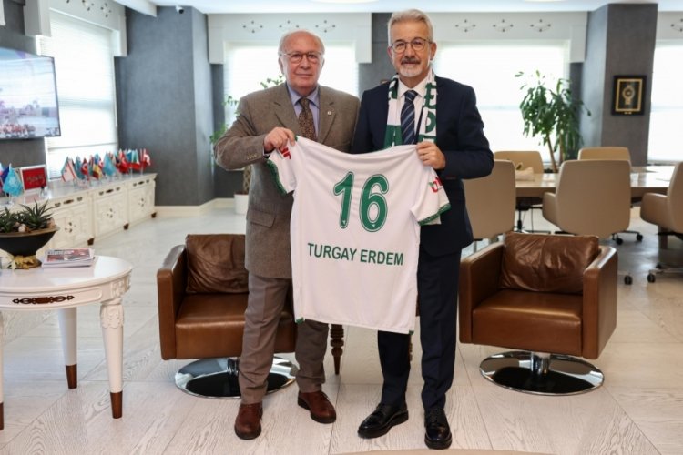 Bursaspor Kul&uuml;b&uuml; Başkanı Sinan B&uuml;r, Turgay Erdem'i makamında ziyaret etti
