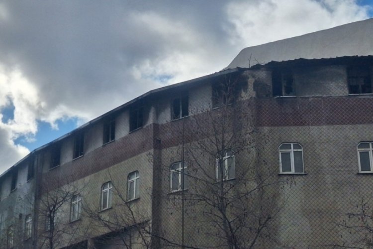İstanbul'da ayakkabı at&ouml;lyesinde &ccedil;ıkan yangın kontrol altına alındı