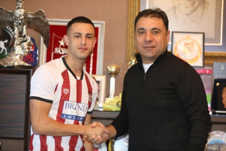 Fenerbah&ccedil;e, Bartuğ Elmaz'ı Sivasspor'a kiraladı