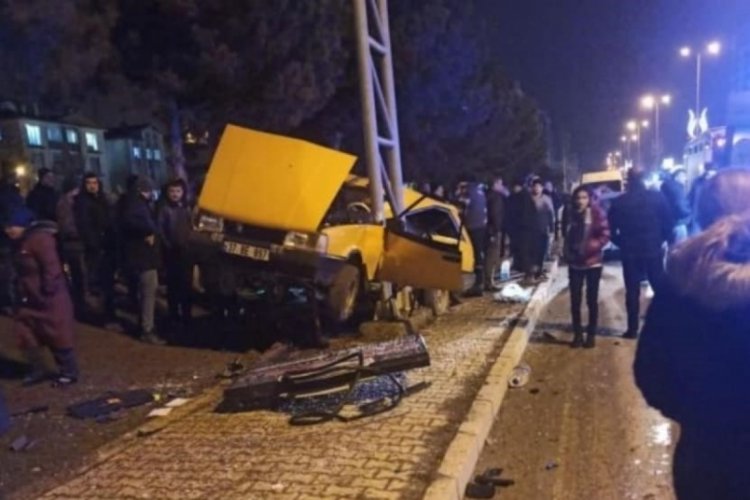 Kastamonu'da y&ouml;n tabelasına &ccedil;arpan otomobildeki &ccedil;ocuk hayatını kaybetti