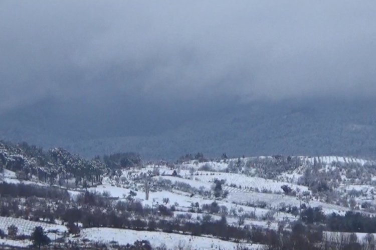 Kazdağları beyaza b&uuml;r&uuml;n&uuml;rken, kartpostallık manzaralar oluştu