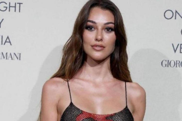Dilan &Ccedil;i&ccedil;ek Deniz'den estetik itirafı: Paşa g&ouml;nl&uuml;m o an &ouml;yle bir şey istedi