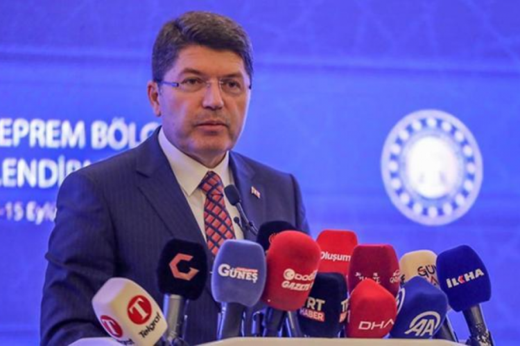 Bakan Tun&ccedil;: Meclis Başkanvekilimize kitap&ccedil;ık atılması, milli iradeye b&uuml;y&uuml;k saygısızlık