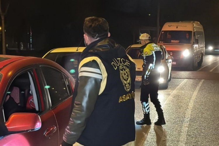 D&uuml;zce'de &ccedil;eşitli su&ccedil;lardan aranan 94 şahıs yakalandı
