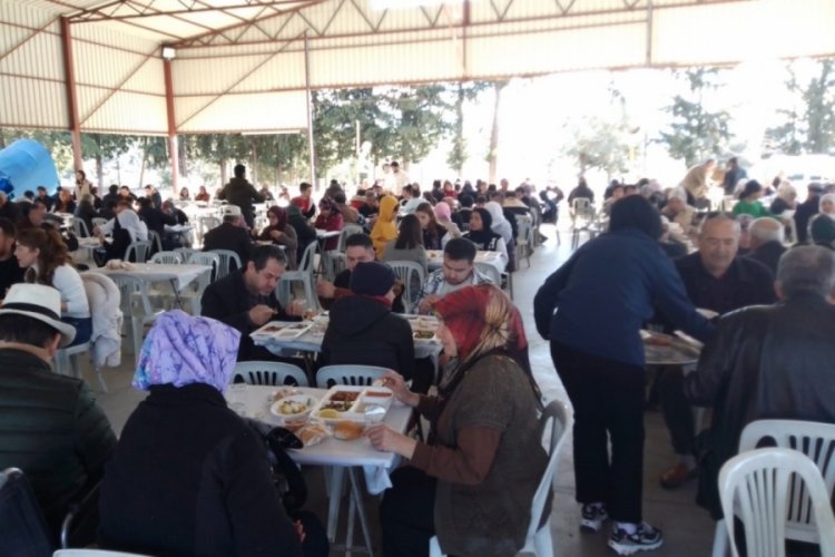 Muğla'da depremde kaybolan torunları ve evlatları i&ccedil;in mevlit okuttu
