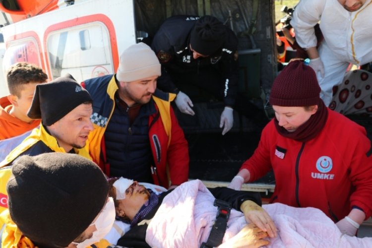 Sağlık&ccedil;ılar, depremde T&uuml;rkiye'nin y&uuml;reğinde iz bıraktı