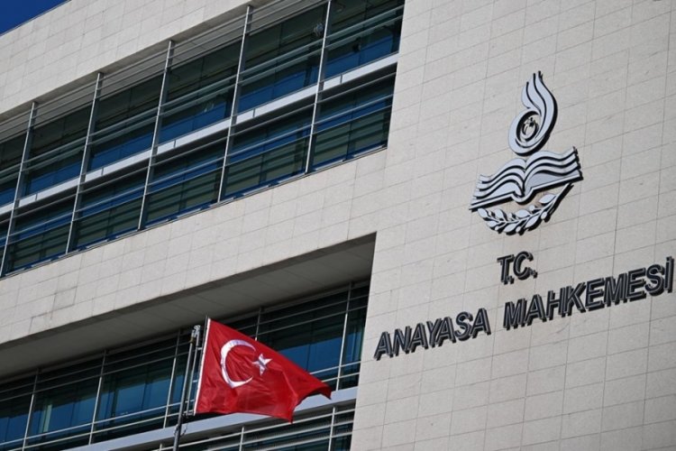 AYM'den "kaba ve kırıcı" ifadeleri nedeniyle cezalandırılan kişi lehine karar