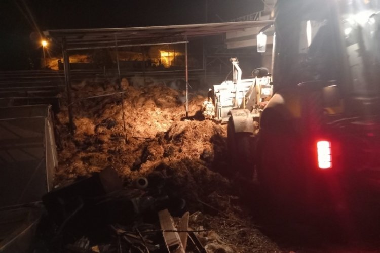 Antalya'da samanlıkta yangın &ccedil;ıktı