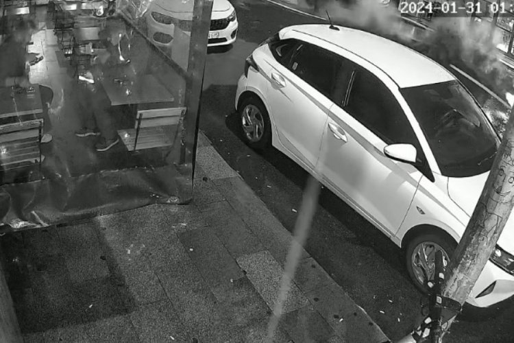 İstanbul'da ana isale hattının patladığı anlar kameraya yansıdı