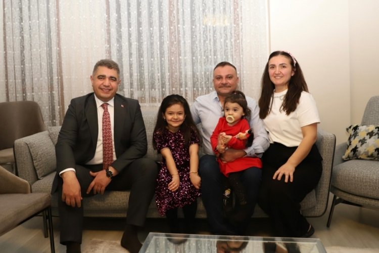D&uuml;zce Valisi Aslan k&uuml;&ccedil;&uuml;k kızın isteğini kırmadı