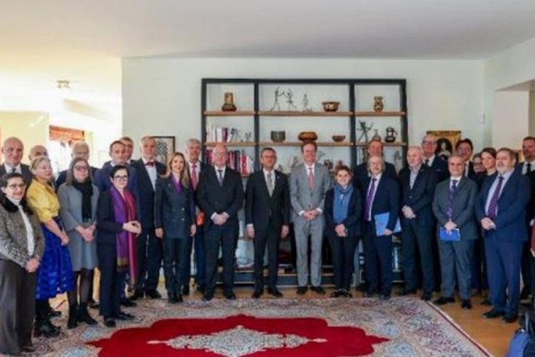 &Ouml;zg&uuml;r &Ouml;zel, AB b&uuml;y&uuml;kel&ccedil;ileriyle buluştu
