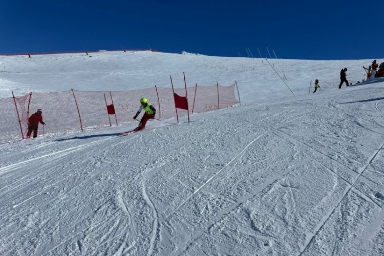 Erzurum'da kayak yarışları başladı
