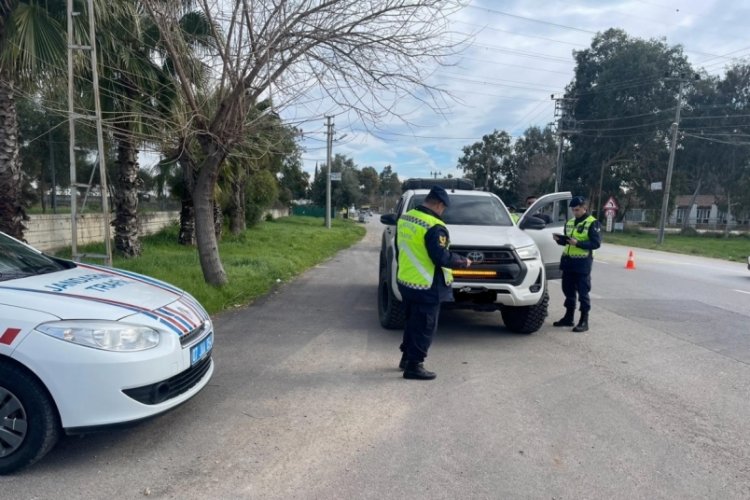 Antalya'da &ccedil;akar takıp trafiğe &ccedil;ıkan otomobile ceza