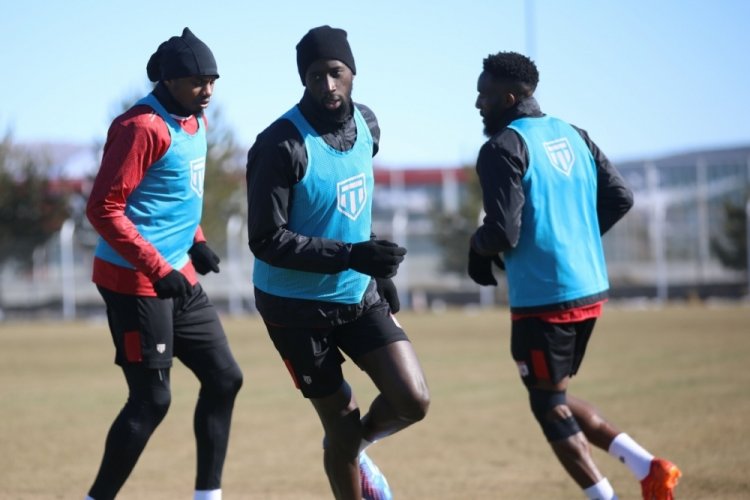 Sivasspor, Ankarag&uuml;c&uuml; ma&ccedil;ı hazırlıklarını s&uuml;rd&uuml;rd&uuml;