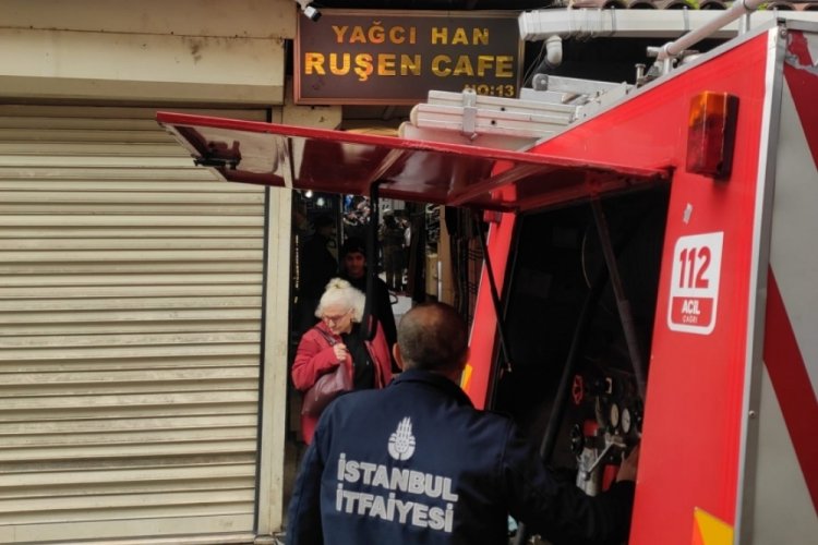 İstanbul'da ayakkabı deposunda &ccedil;ıkan yangın paniğe neden oldu!