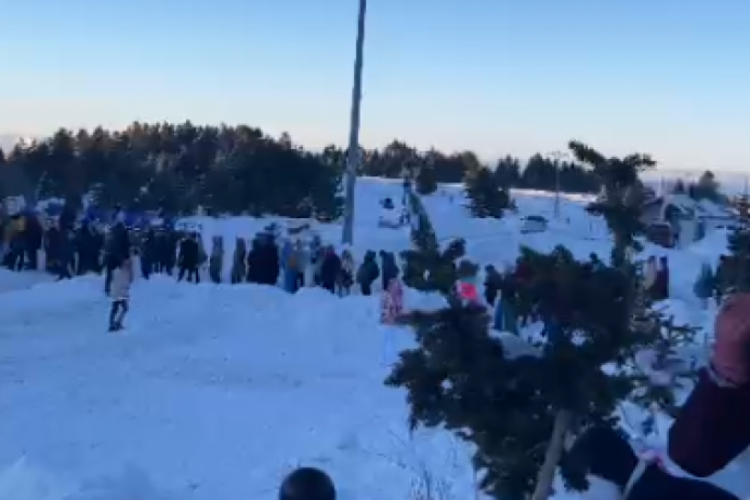 Bursa'da Uludağ'a &ccedil;ıkış ayrı, d&ouml;n&uuml;ş ayrı bir dert oldu!