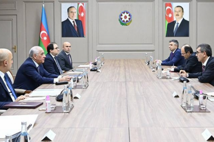 Bakan Tekin, Azerbaycan Başbakanı Esedov ile bir araya geldi