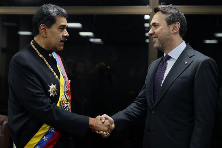 Bakan Bayraktar, Venezuela Devlet Başkanı Maduro ile g&ouml;r&uuml;şt&uuml;