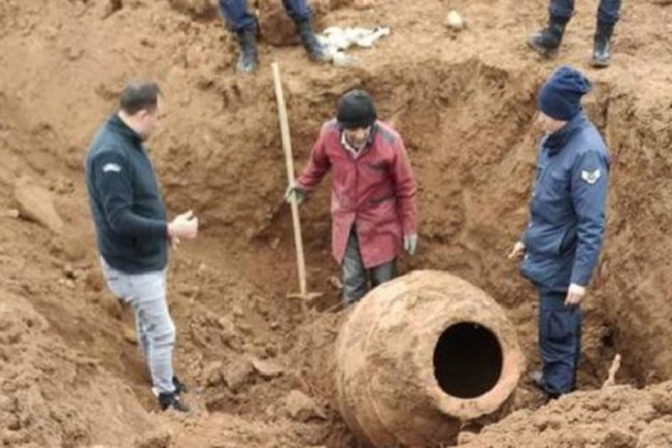 &Ccedil;orum'da tarlada Roma d&ouml;nemine ait hububat depolama k&uuml;p&uuml; bulundu