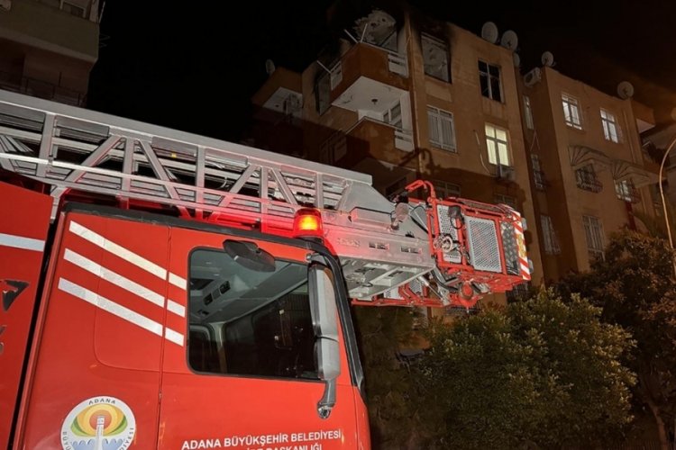 Adana'da 5 katlı apartmanda yangın
