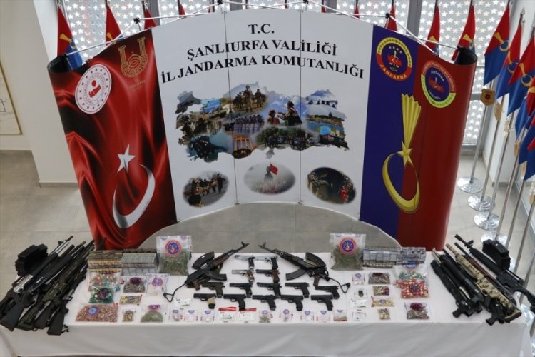 Şanlıurfa'da uyuşturucu satıcılarına şafak baskınında 49 ş&uuml;pheli yakalandı