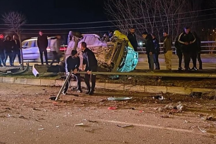 Tokat'ta yola &ccedil;ıkan k&ouml;pek, kazaya neden oldu: 5 yaralı