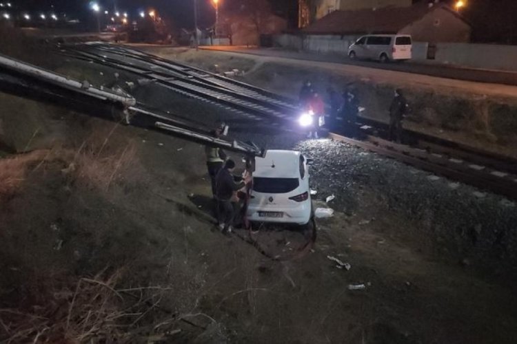 Amasya'da "dur" ihtarına uymayan ara&ccedil;ta uyuşturucu bulundu