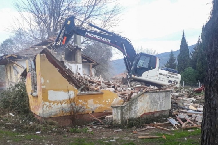 Bursa Karacabey'de metruk binalar yıkılıyor
