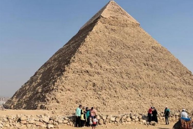 Mısır'da piramiti granitle kaplayacaklar