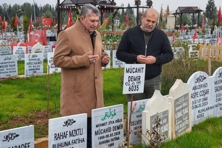 Depremin ilk g&uuml;n&uuml;nden beri eşi ve oğlu kayıp olarak aranıyor