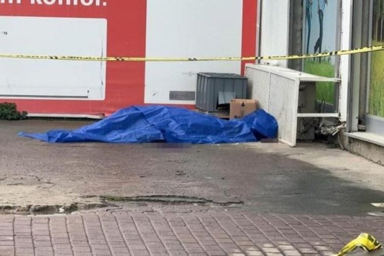 Kocaeli'de 8. kattan d&uuml;şen gen&ccedil; kadın feci şekilde can verdi