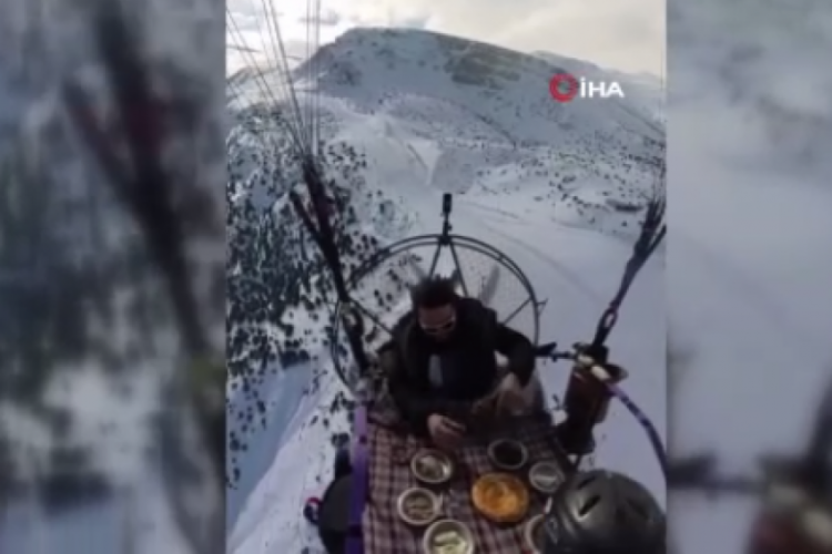 Erzincan'da g&ouml;ky&uuml;z&uuml;nde kahvaltı yaptı! O anlar g&uuml;ndem oldu