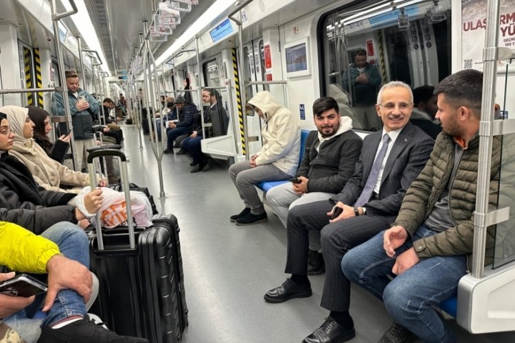 Bakan Uraloğlu, İstanbul Havalimanı'na metroyla gitti