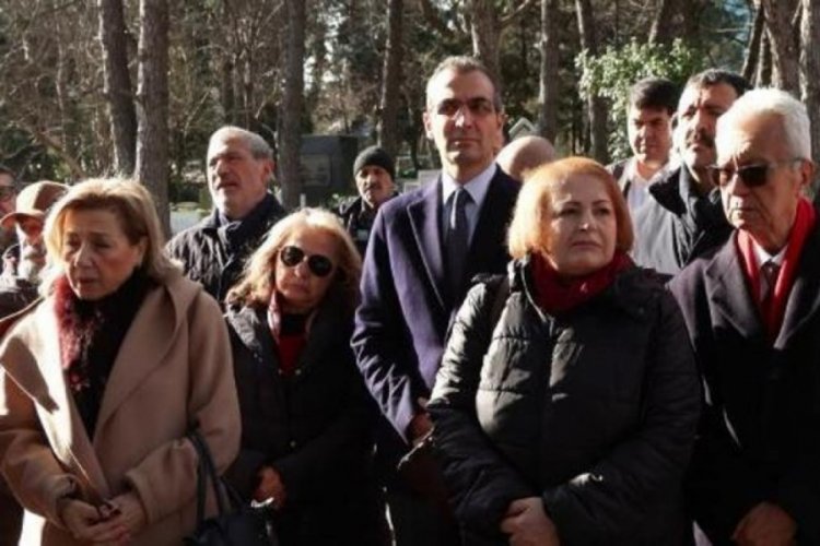 Abdi İpek&ccedil;i mezarı başında anıldı