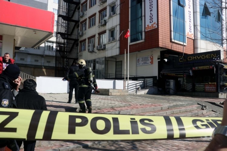 Gaziantep Tapu ve Kadastro M&uuml;d&uuml;rl&uuml;ğ&uuml; binasının terasında &ccedil;ıkan yangın kontrol altına alındı
