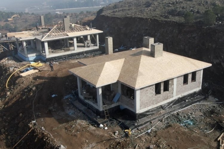 Kahramanmaraşlı şehidin ailesi i&ccedil;in inşa edilen k&ouml;y evi şubatta teslim edilecek