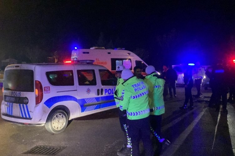 Karaman'da polis aracı ile otomobil &ccedil;arpıştı!