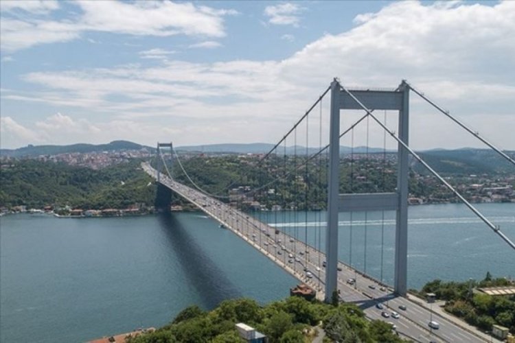 İstanbul Boğazı'nda iki gemi &ccedil;arpıştı