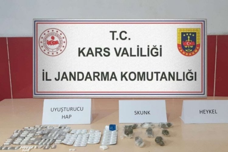 Kars'ta uyuşturucu madde ve heykel ele ge&ccedil;irildi