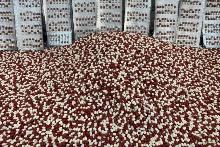 Narkog&uuml;&ccedil; 46 operasyonunda yakalanan uyuşturucular sergilendi