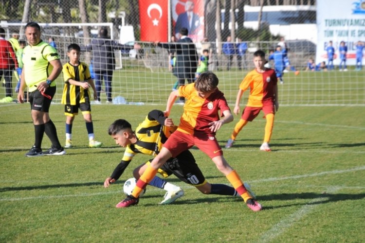 Hayallerinin takımına Antalya'da rakip oldular