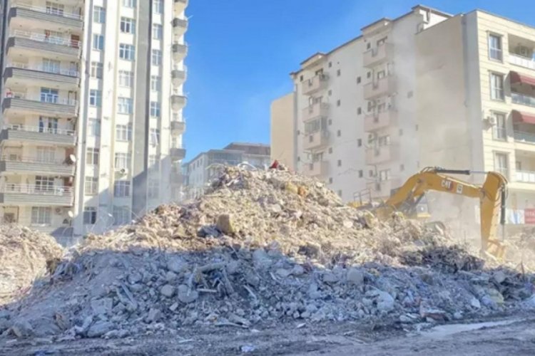 Osmaniye'de 42 kişinin &ouml;ld&uuml;ğ&uuml; binada "nehir kumu" kullanılmış