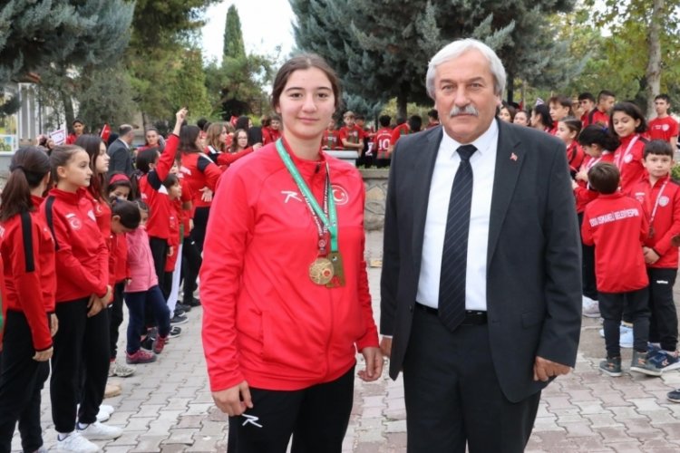 Avrupa Şampiyonasına hazırlanan sporcuyu yalnız bırakmadı