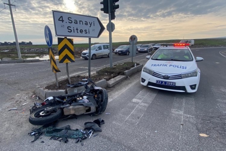Diyarbakır'da otomobile &ccedil;arpan motosikletteki Furkan, 4 g&uuml;n sonra yaşamını yitirdi