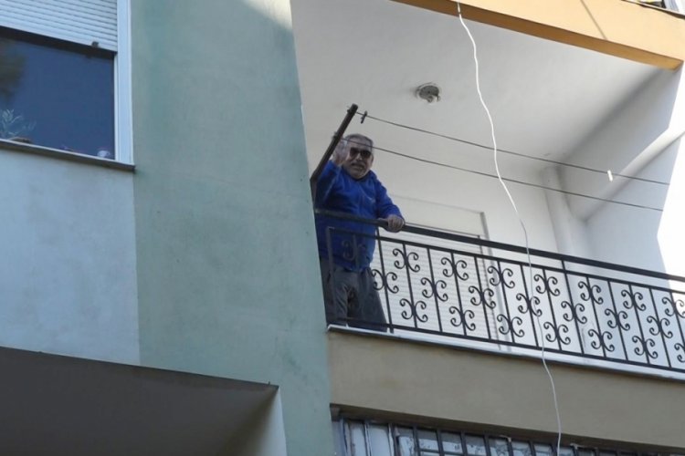 Antalya'da anten d&uuml;zeltmeye &ccedil;ıktığı &ccedil;atıda mahsur kaldı